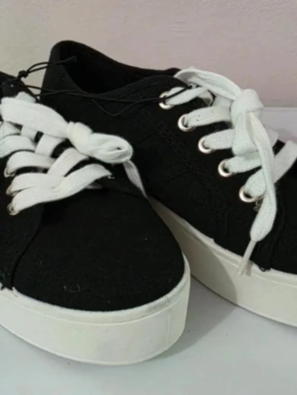 NWT Platform Canvas Shoes Sze 6